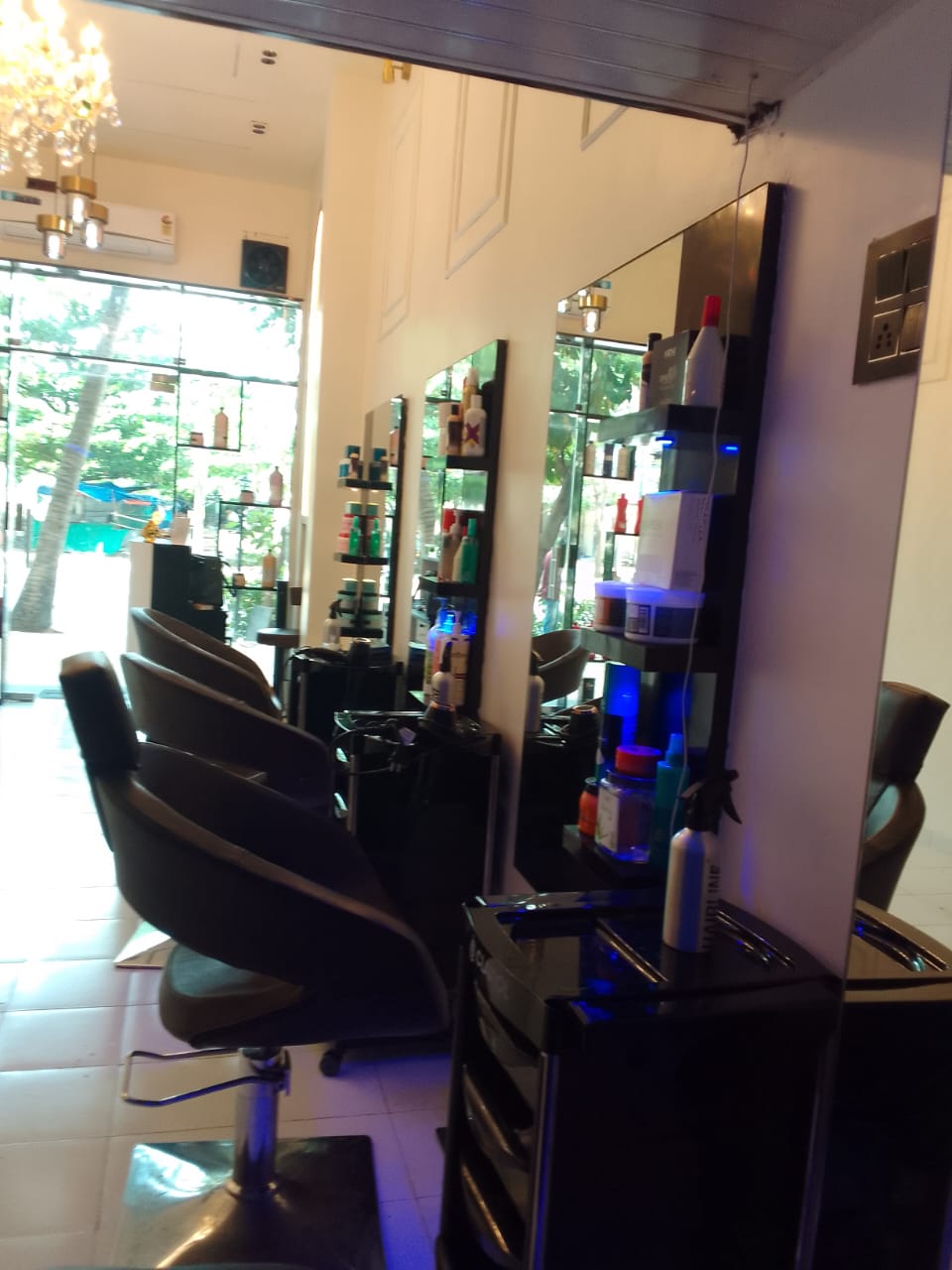 Salon gallery image 10