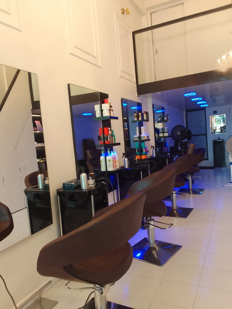 Salon gallery image 12