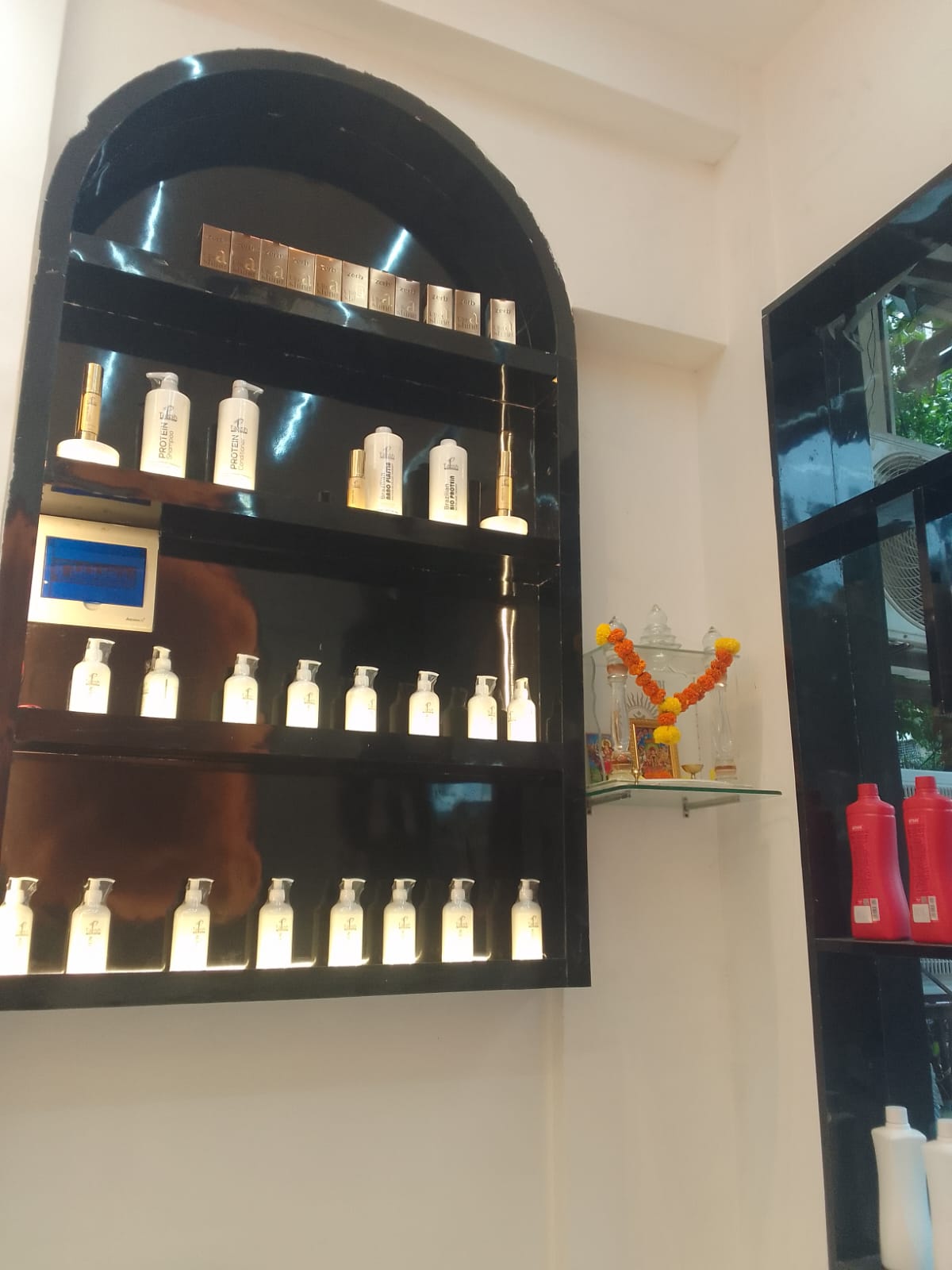 Salon gallery image 15