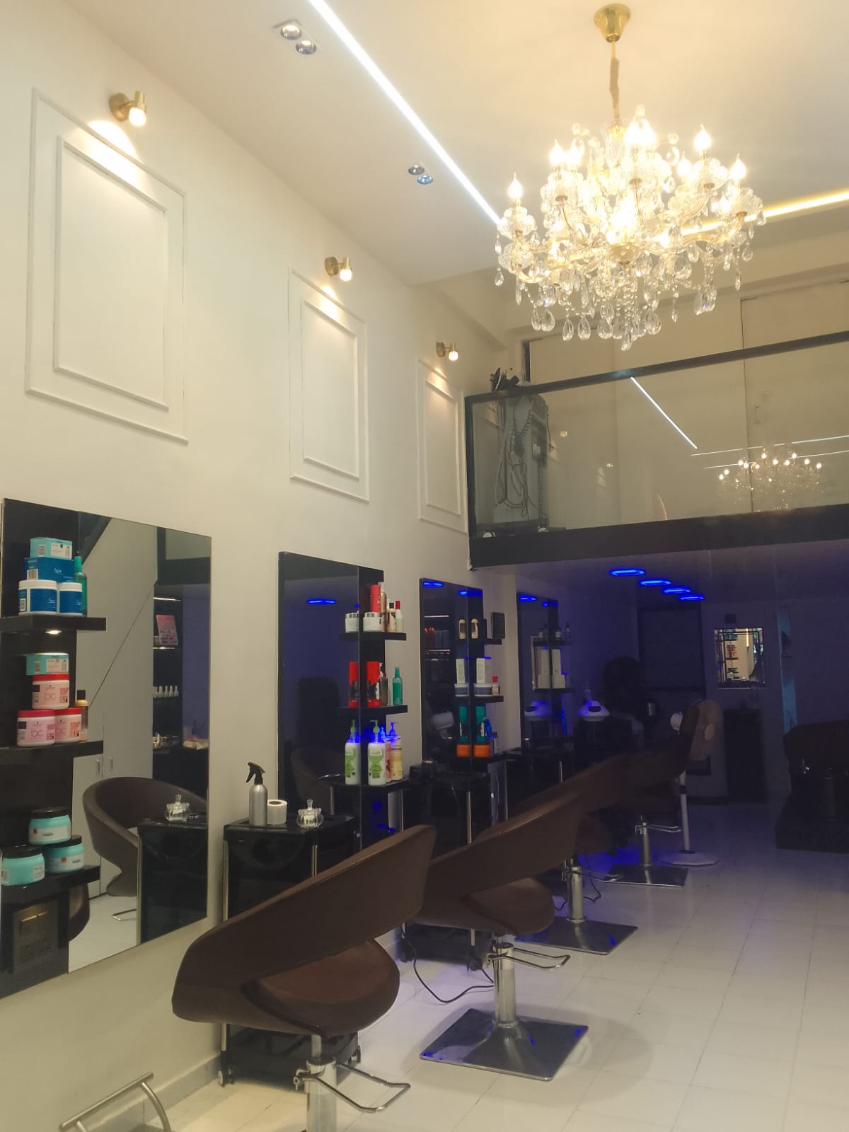 Salon gallery image 18